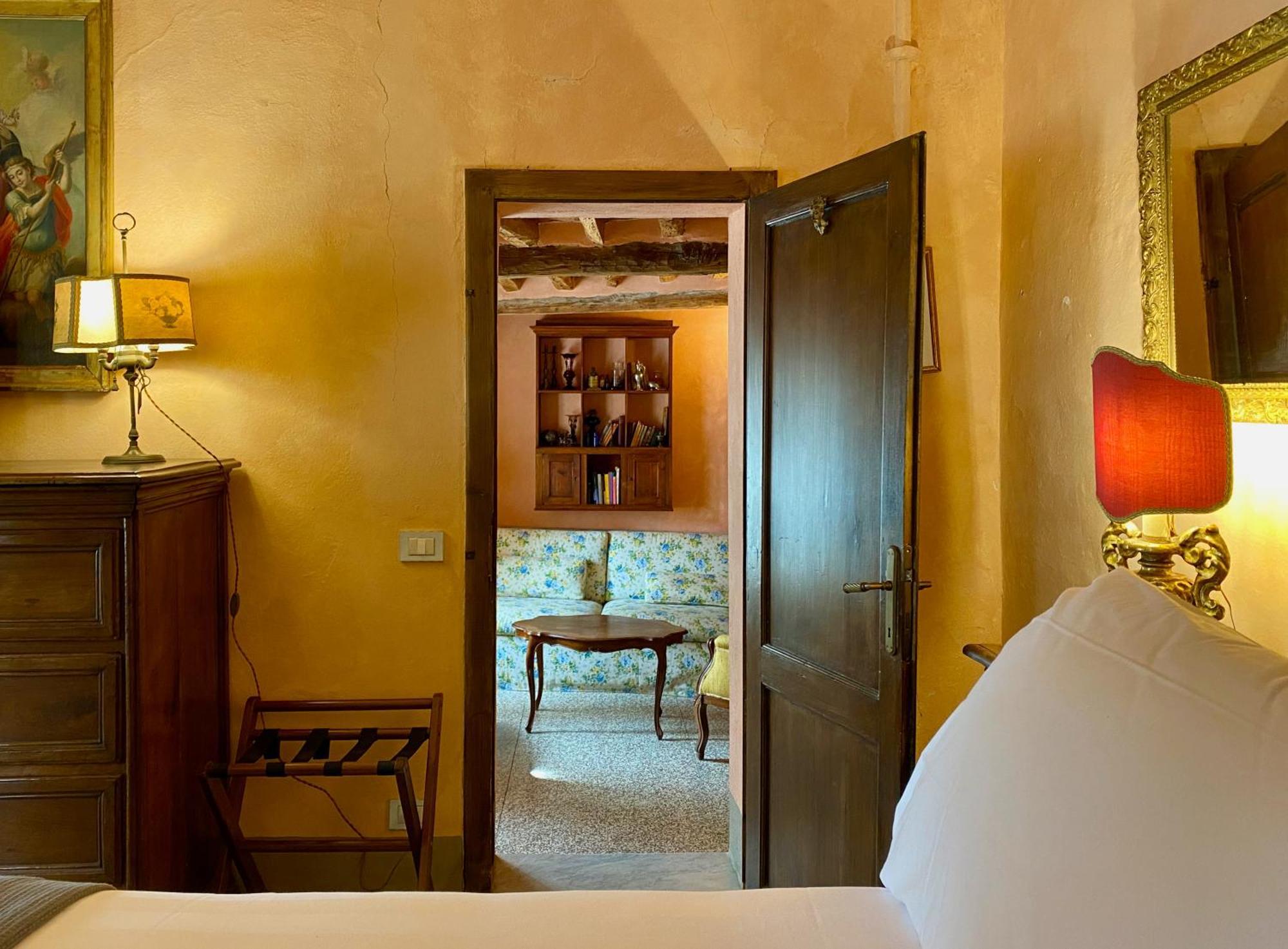 Antica Dimora Leones Bed & Breakfast Palaia Exterior photo